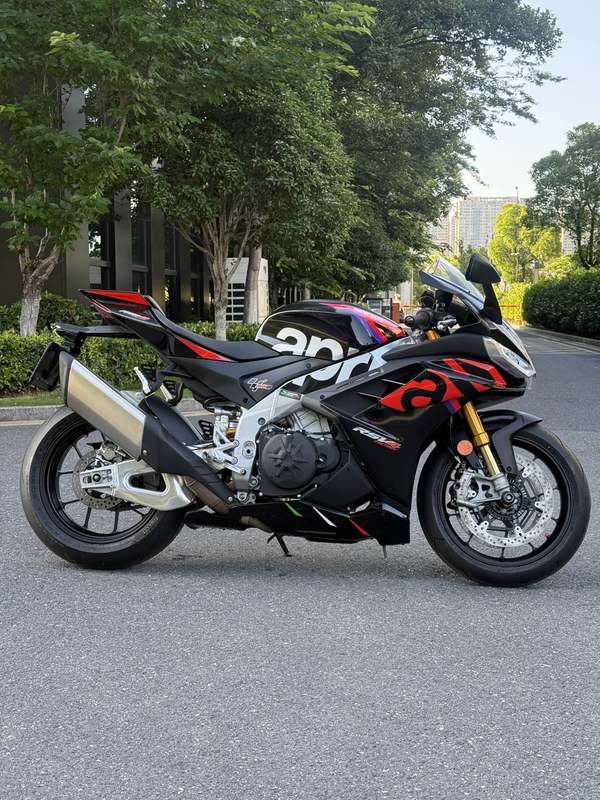 二手阿普利亚RSV4