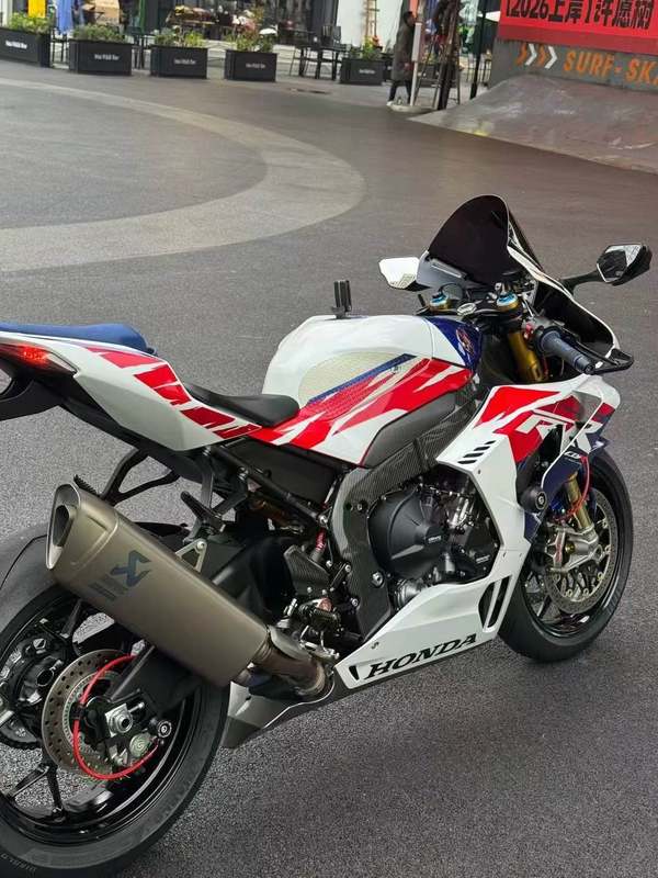 二手本田CBR 1000 RR-R
