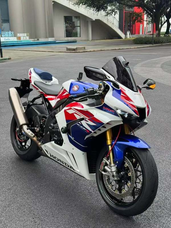 二手本田CBR 1000 RR-R