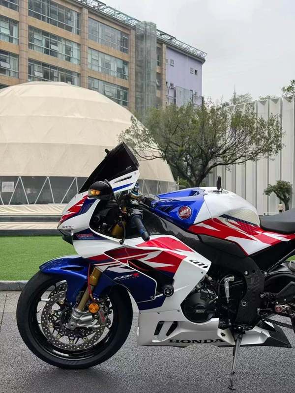 二手本田CBR 1000 RR-R