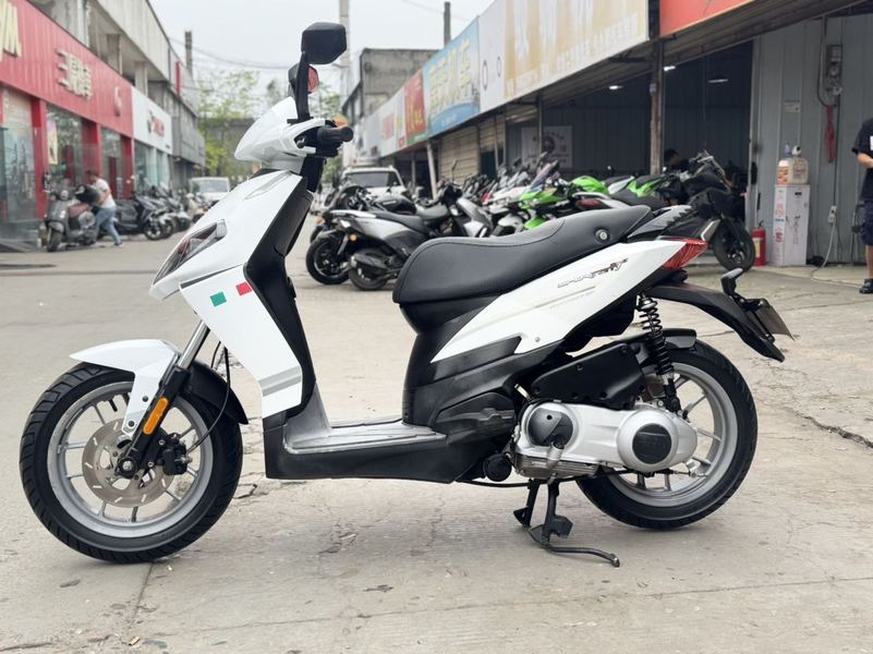 二手宗申比亚乔运动健将BYQ125T-5E