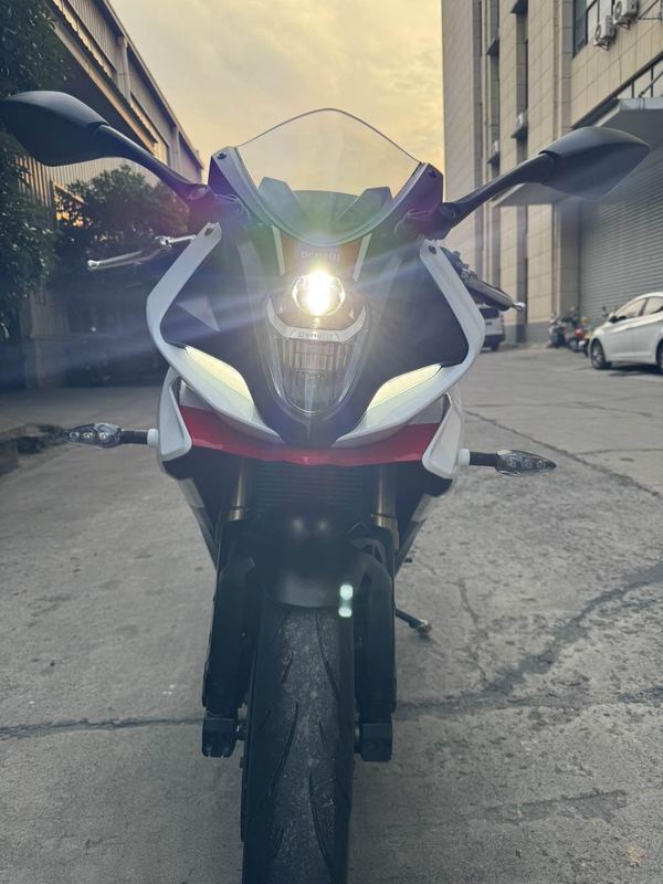 二手贝纳利龙卷风 Tornado 302R