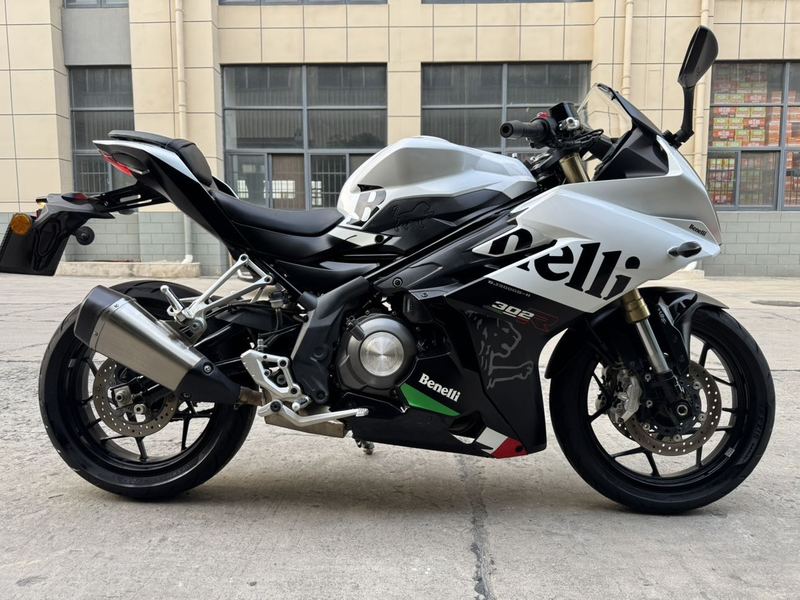 二手贝纳利龙卷风 Tornado 302R
