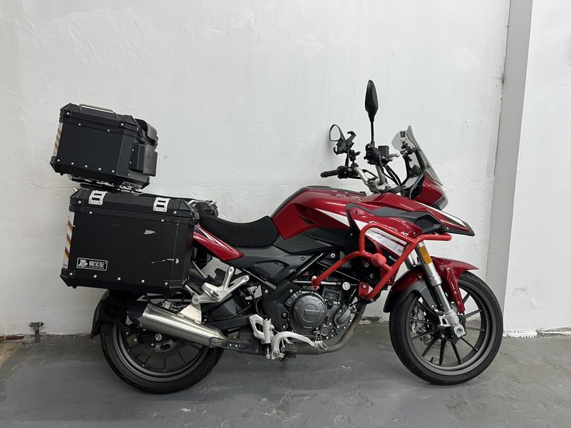 二手贝纳利金鹏 TRK251