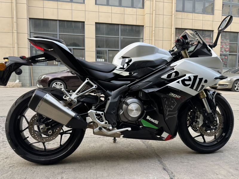 二手贝纳利龙卷风 Tornado 302R