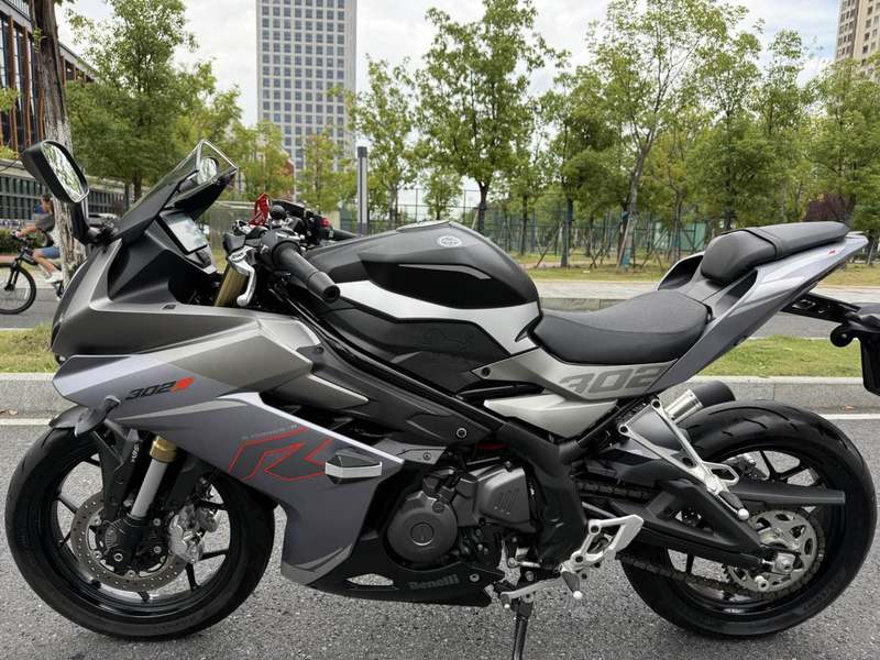 二手贝纳利龙卷风 Tornado 302R