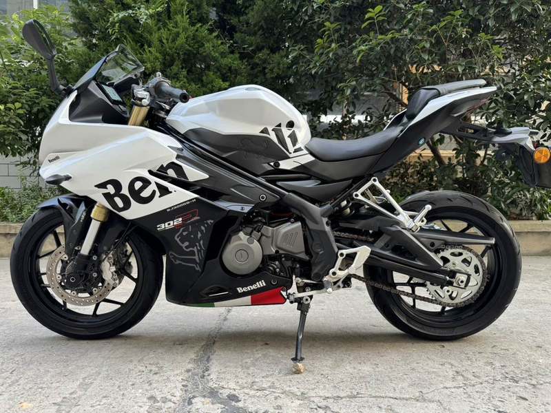 二手贝纳利龙卷风 Tornado 302R