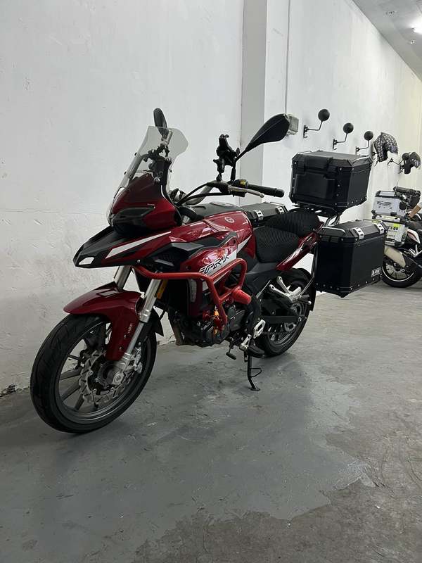 二手贝纳利金鹏 TRK251