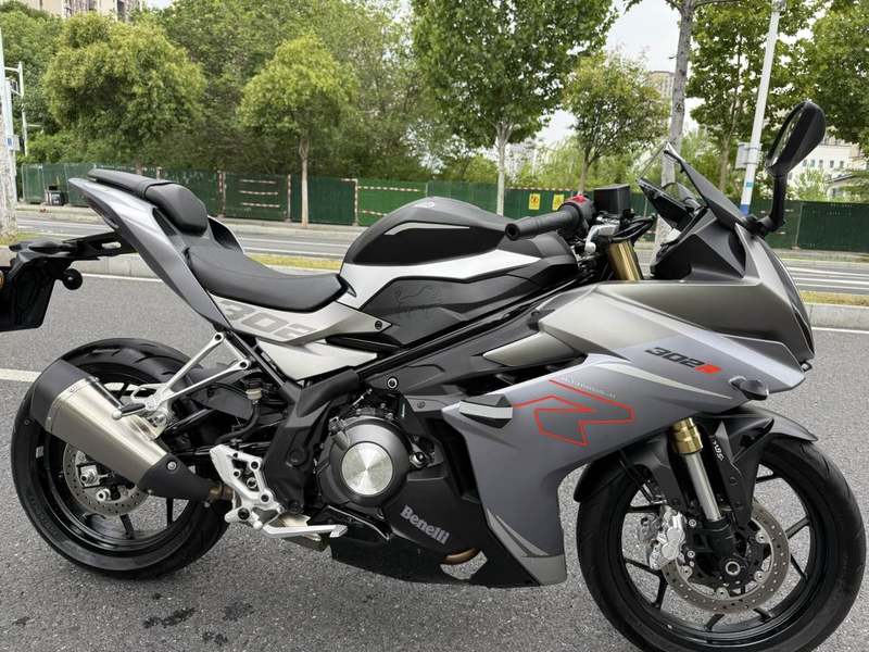 二手贝纳利龙卷风 Tornado 302R