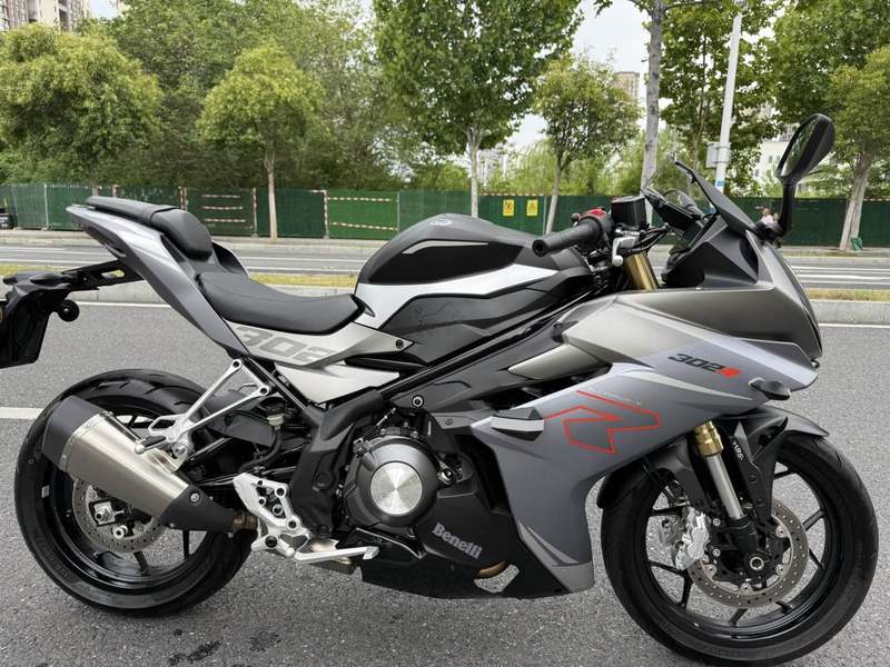 二手贝纳利龙卷风 Tornado 302R