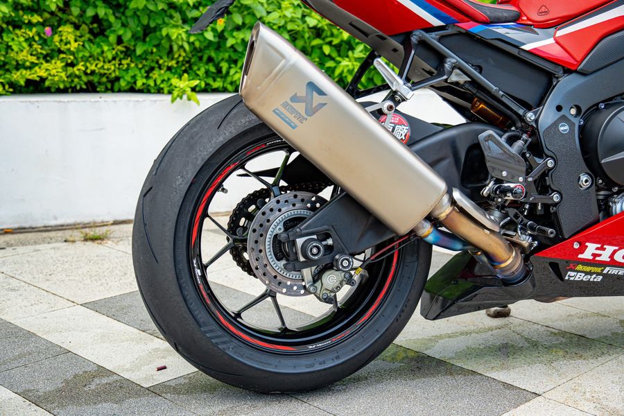 二手本田CBR 1000 RR-R