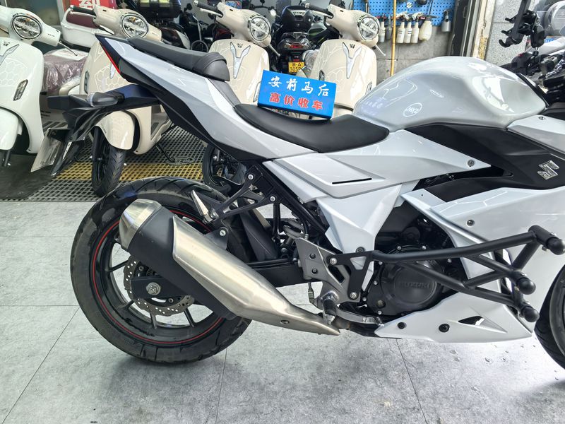 二手豪爵铃木GSX250R
