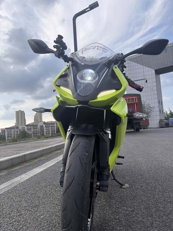 二手贝纳利龙卷风 Tornado 302R