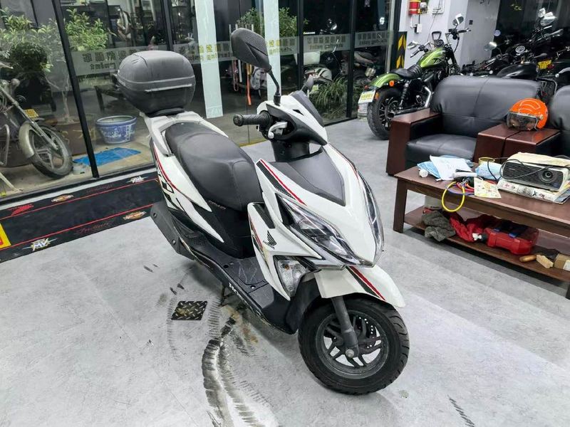 二手新大洲本田裂行 RX125Fi