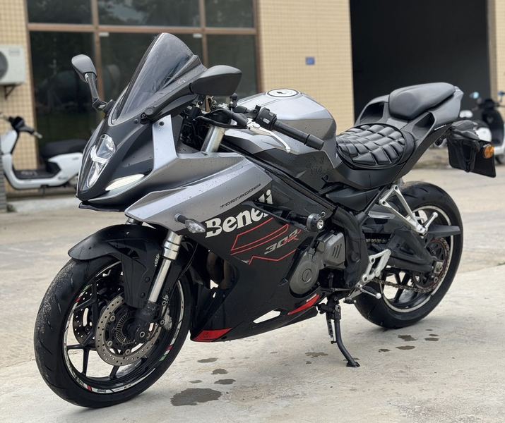 二手贝纳利龙卷风 Tornado 302R