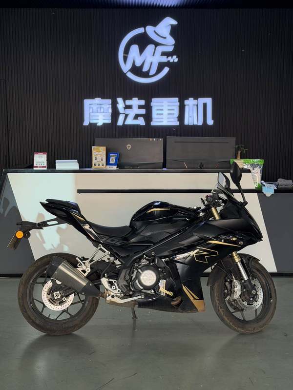 二手贝纳利龙卷风 Tornado 302R