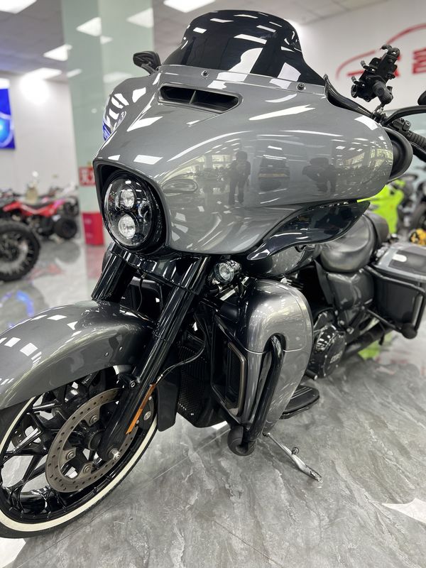 二手哈雷戴维森大道滑翔 Street Glide