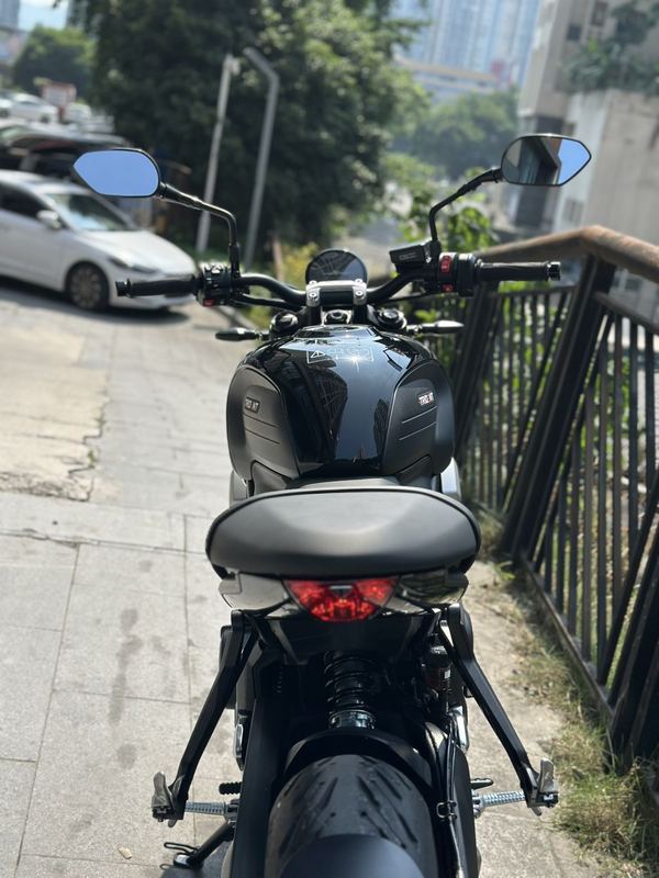 二手凯旋Trident 660