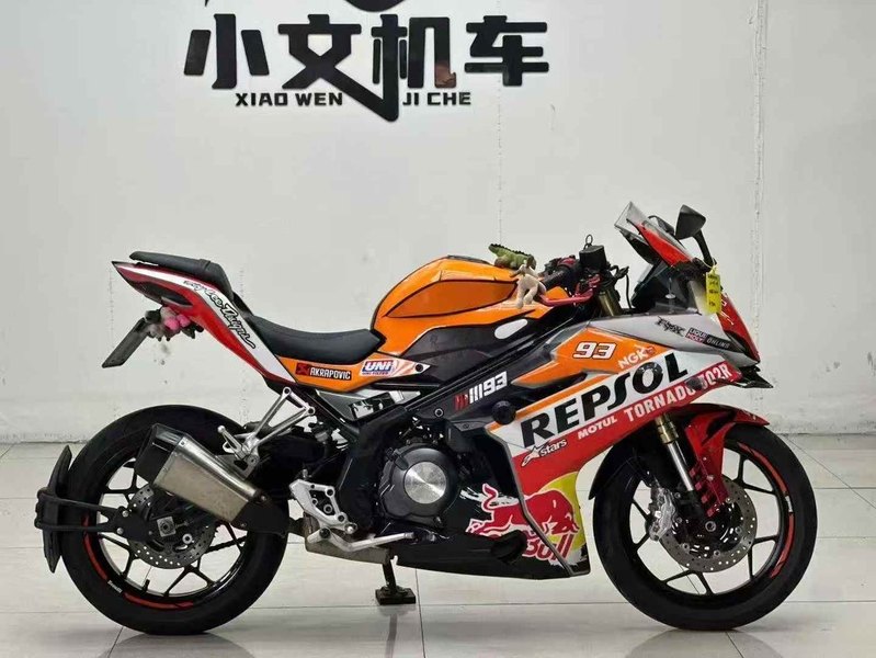 二手贝纳利龙卷风 Tornado 302R