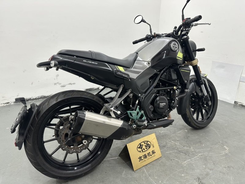 二手贝纳利幼狮 Leoncino 250
