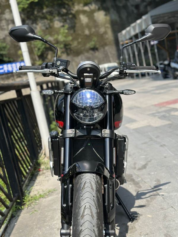 二手凯旋Trident 660
