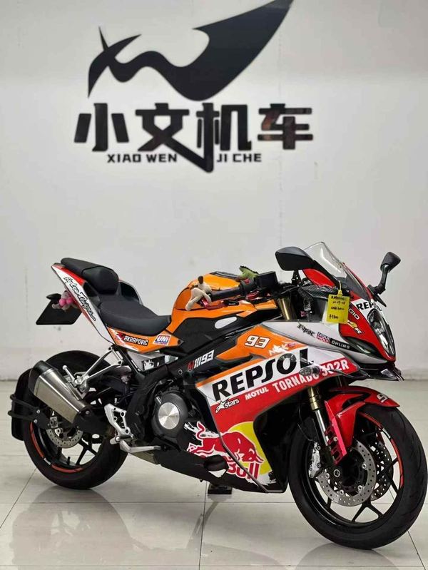 二手贝纳利龙卷风 Tornado 302R