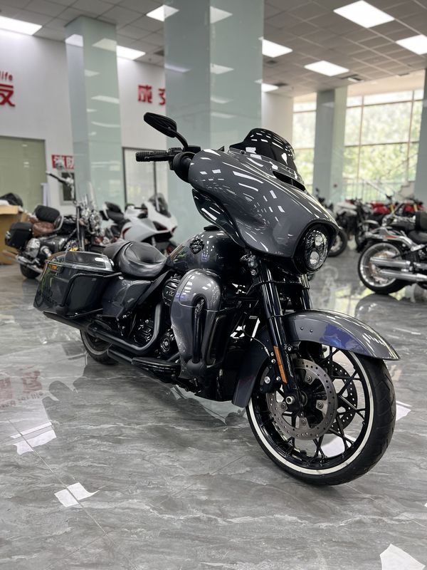 二手哈雷戴维森大道滑翔 Street Glide