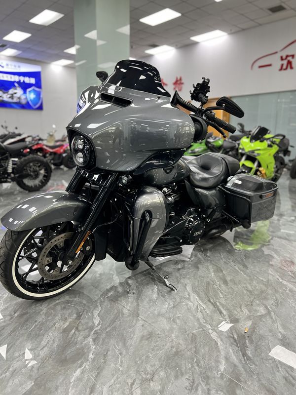 二手哈雷戴维森大道滑翔 Street Glide