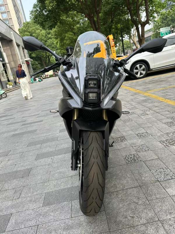 二手贝纳利龙卷风 Tornado 552R