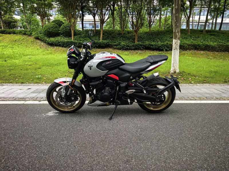 二手凯旋Trident 800