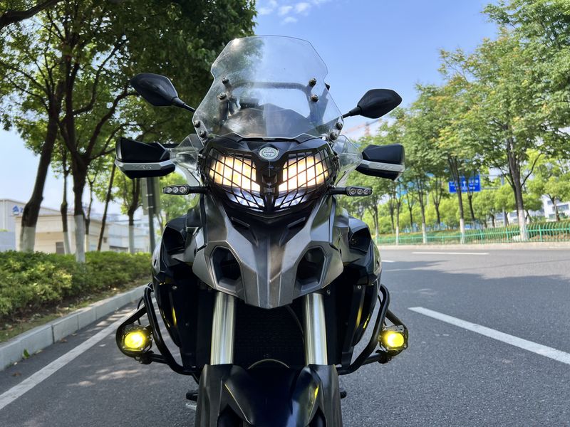 二手贝纳利金鹏 TRK502
