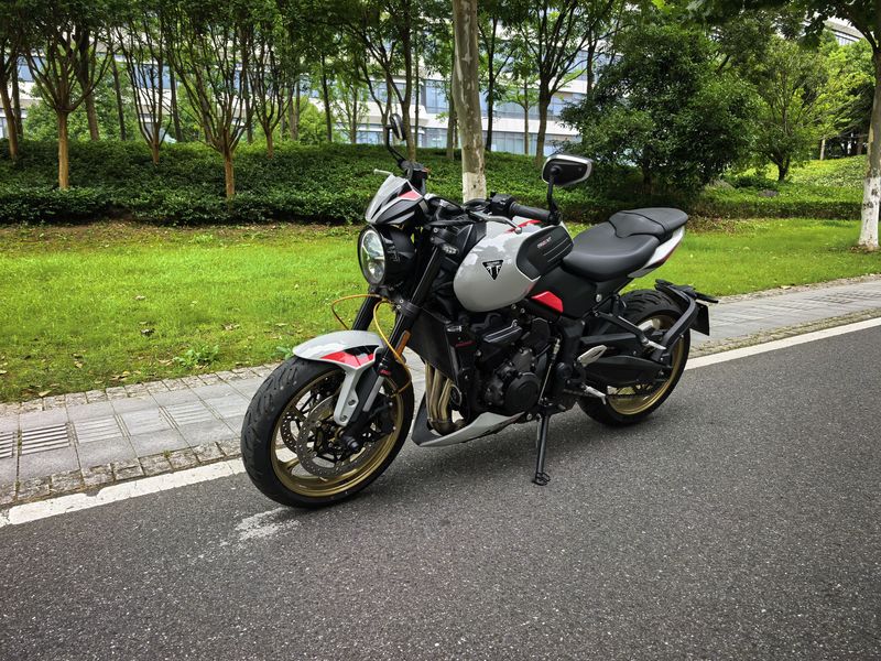 二手凯旋Trident 800