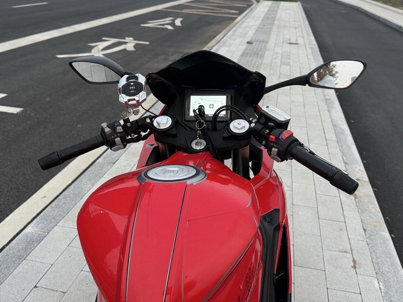 二手贝纳利龙卷风 Tornado 302R