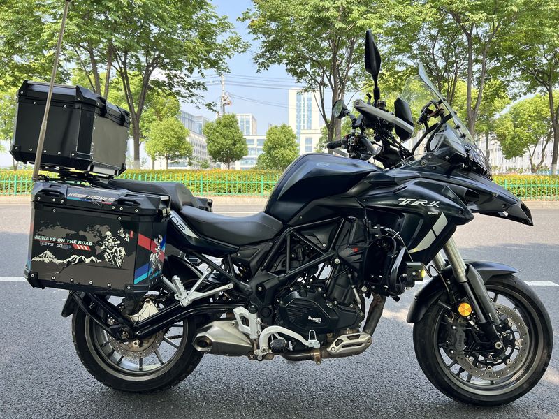 二手贝纳利金鹏 TRK502