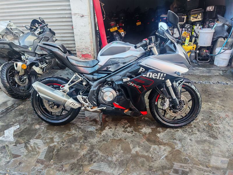 二手贝纳利龙卷风 Tornado 302R