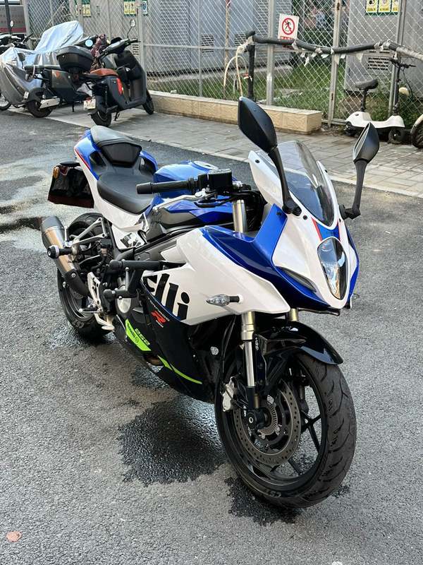 二手贝纳利龙卷风 Tornado 252R