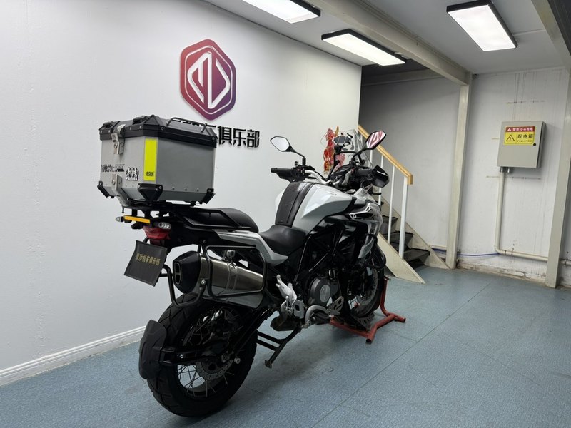 二手贝纳利金鹏 TRK502