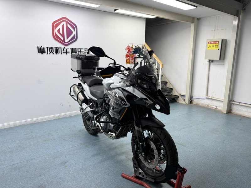 二手贝纳利金鹏 TRK502