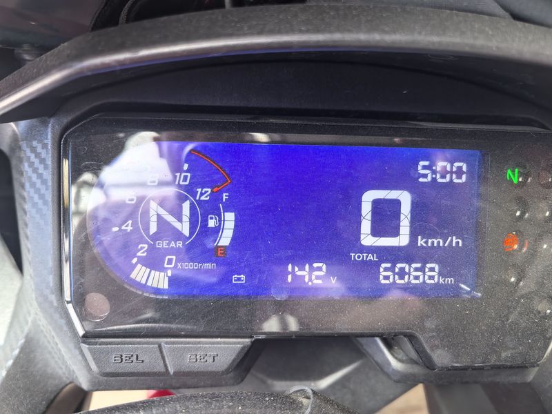 二手本田CBR400R