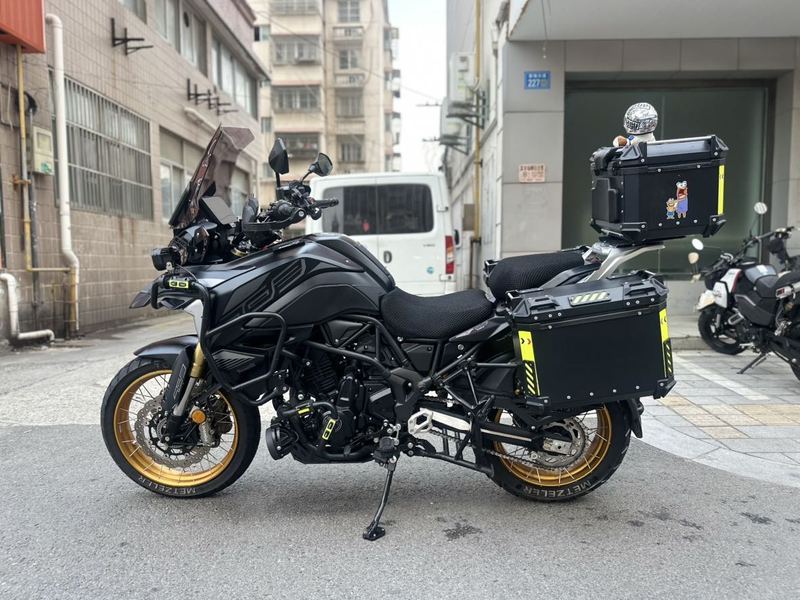 二手贝纳利TRK702