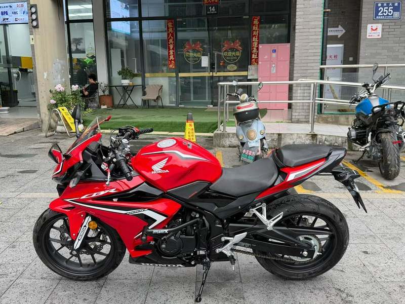 二手本田CBR400R
