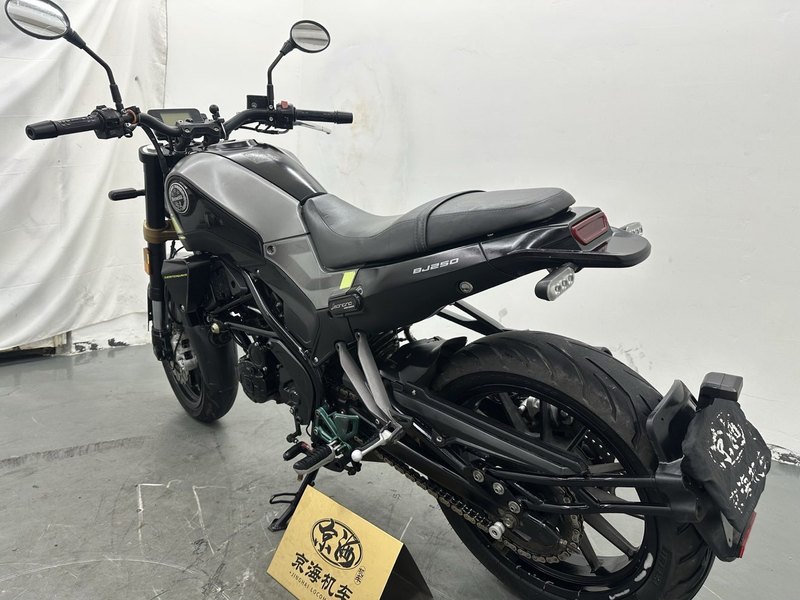 二手贝纳利幼狮 Leoncino 250