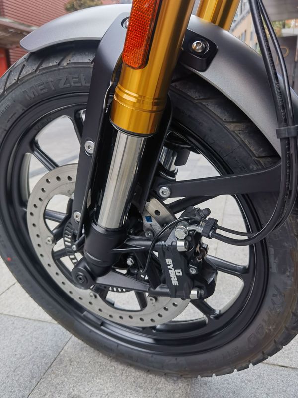 二手凯旋Scrambler 400 X