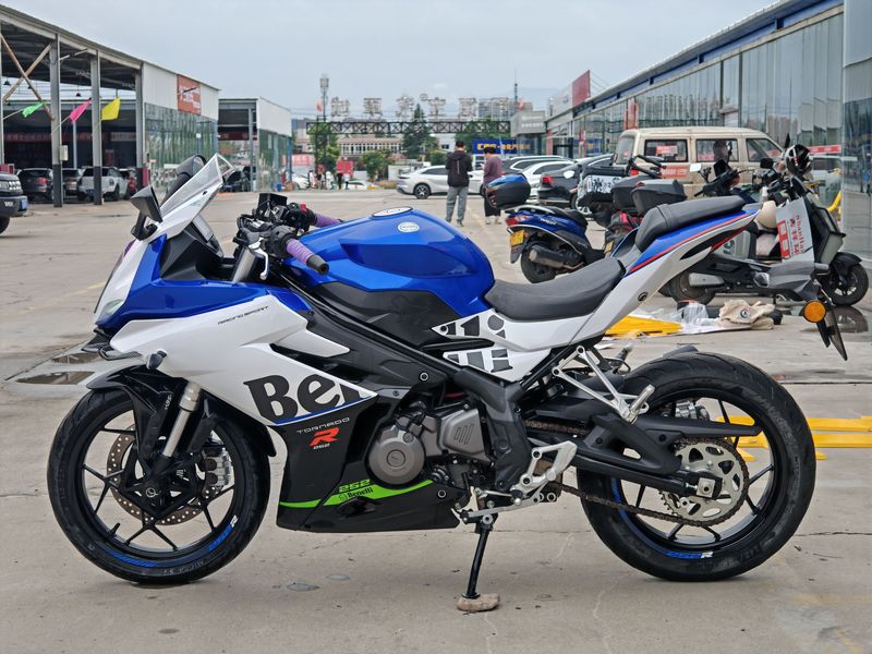 二手贝纳利龙卷风 Tornado 252R