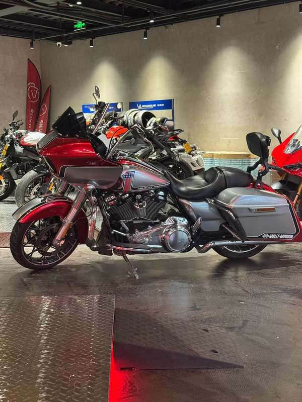二手哈雷戴维森公路滑翔 Road Glide