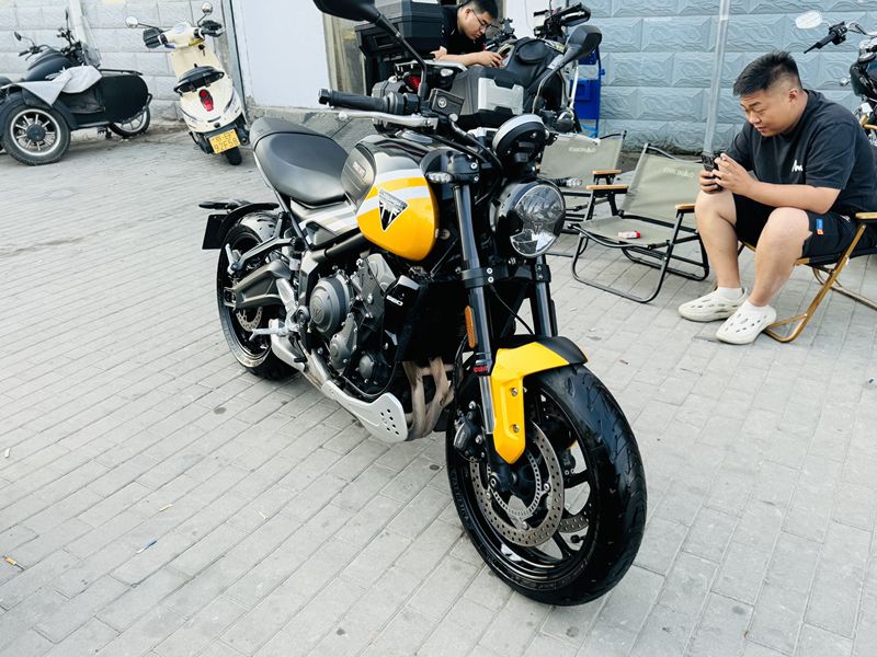 二手凯旋Trident 660