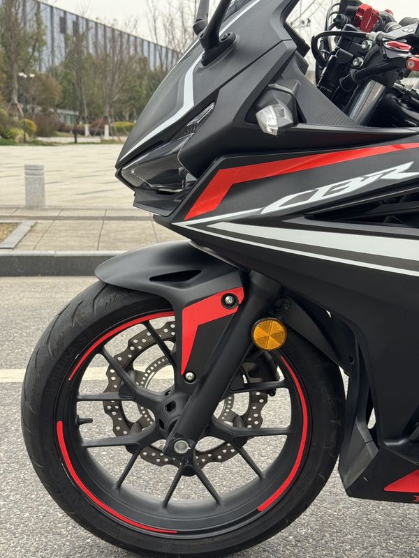 二手本田CBR400R