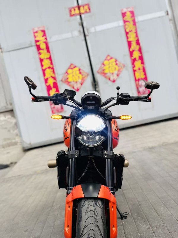 二手凯旋Trident 660