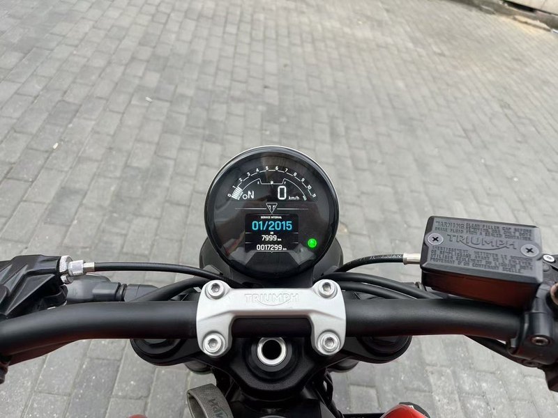 二手凯旋Trident 660