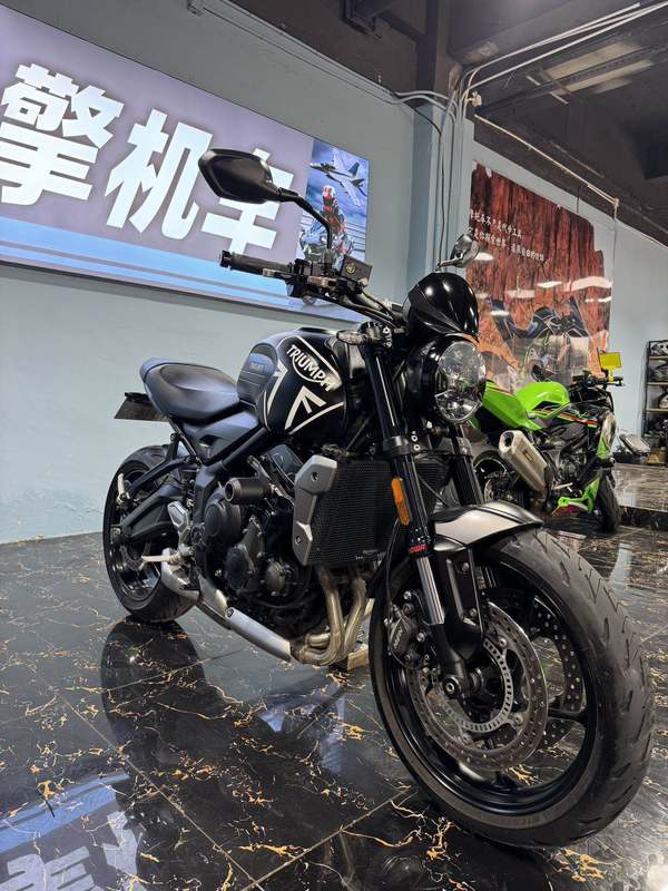 二手凯旋Trident 660